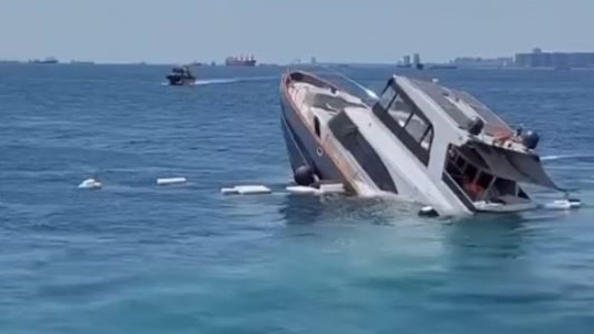 Fatih açıklarında su alan tekne battı: 8 kişi kurtarıldı