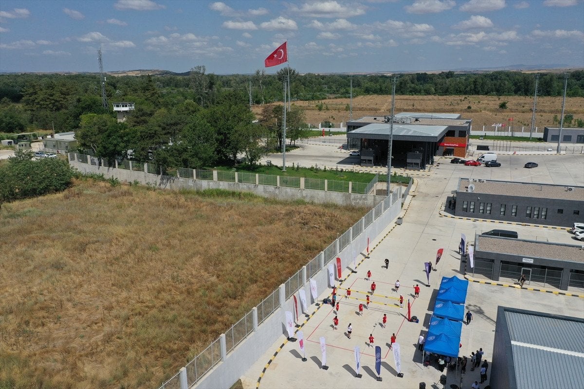 Türkiye - Yunanistan sınırında voleybol dostluk maçı oynandı