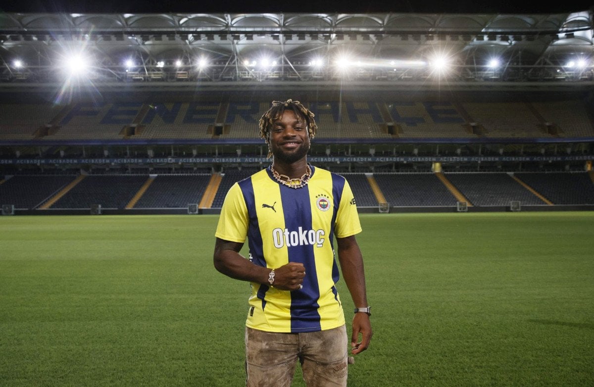 Fenerbahçe, Saint Maximin'i açıkladı