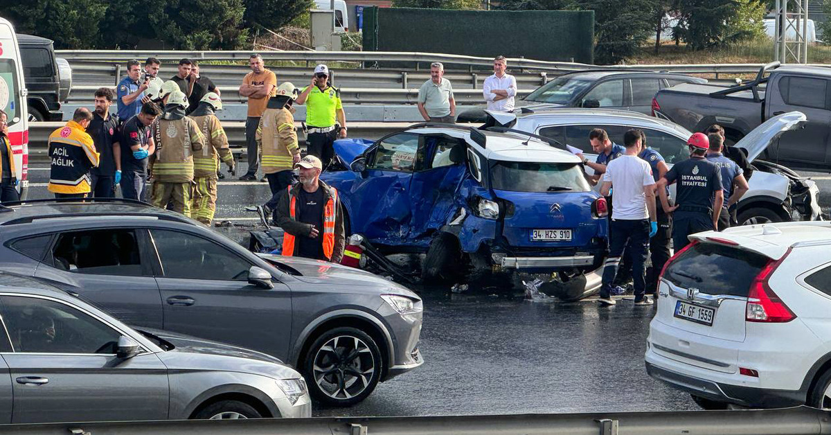 İstanbul TEM'de zincirleme kaza: 2 ölü, 5 yaralı