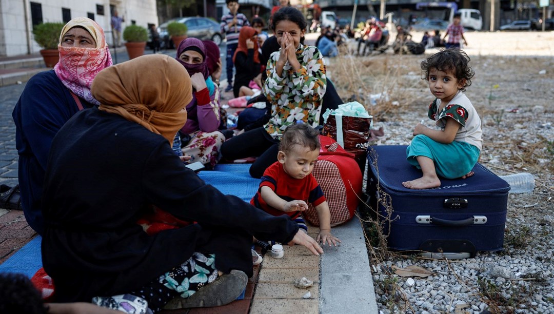 İsrail'in Lübnan saldırılarından sonra 240 bin kişi Suriye'ye geçti