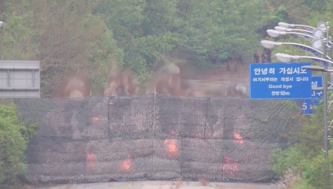 Kuzey'den Güney'e yeni saldırı! Koreler arası yollar havaya uçuruldu